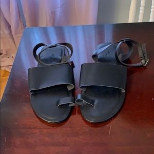 Universal Thread Black ankle strap Sandals